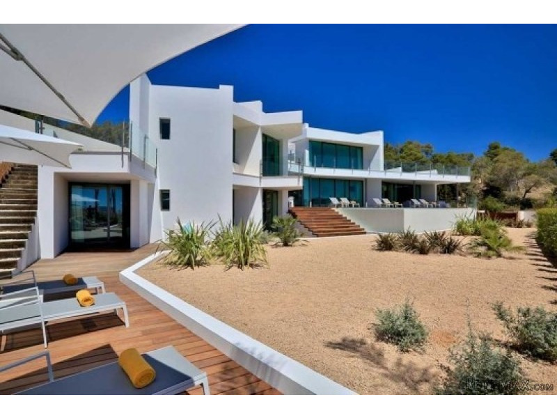 Contemporary styled villa within.. - 2