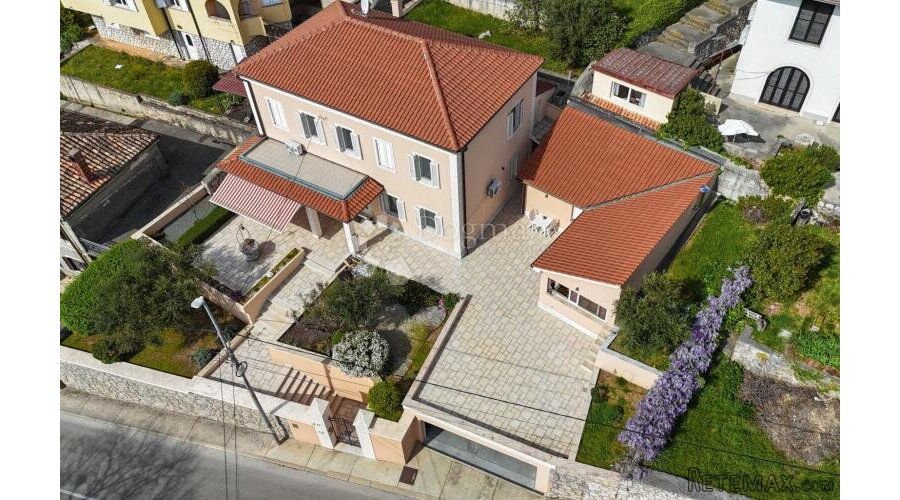 RIJETKOST! Predivna samostojeća kuća u Kostreni - 2