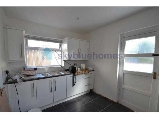 House - NEWLY REFURBISHED 3 bedroom.. - 2
