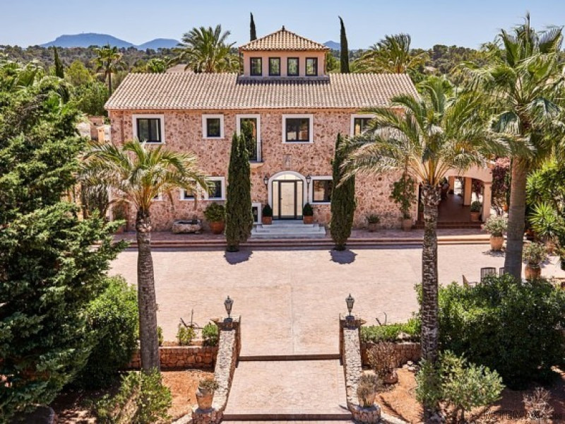 Spectacular Country Estate With..