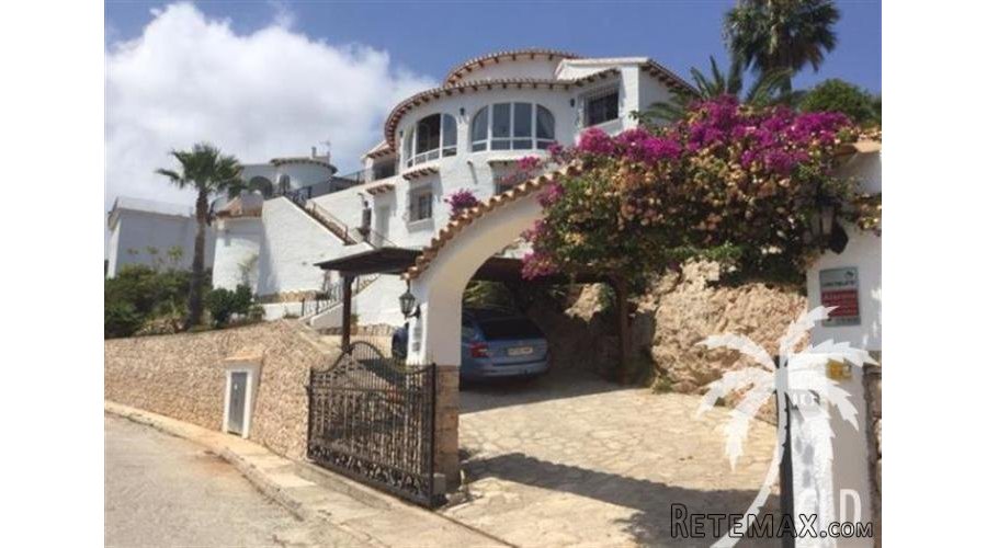 Fantastic sea views from this south-facing detached villa.. - 2