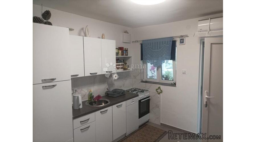 Obrovac 2 apartmana 6SB + 2DB ogromna okućnica - 2