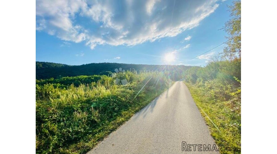 VELIKO ZEMLJIŠTE SA GRAĐEVINSKOM ZONOM SLUNJ/KORANA - 2
