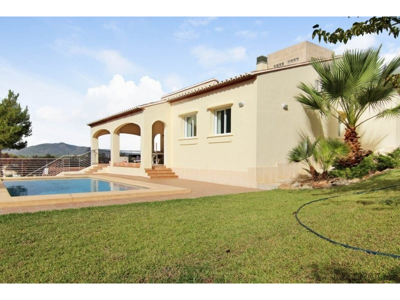 Superb 4 bedroom villa - 2