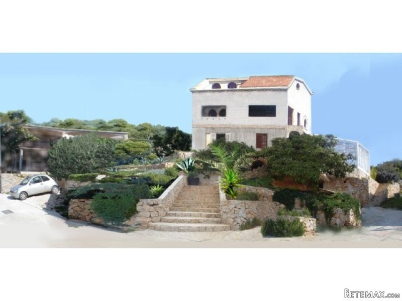 Prodaje se vila robau