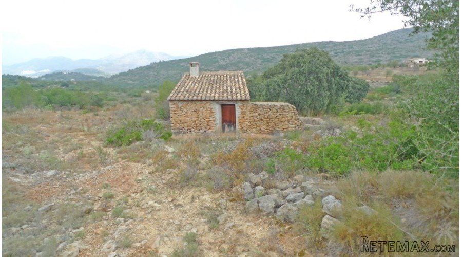 A beautiful flat plot with 360 degree views over the Jalon.. - 4