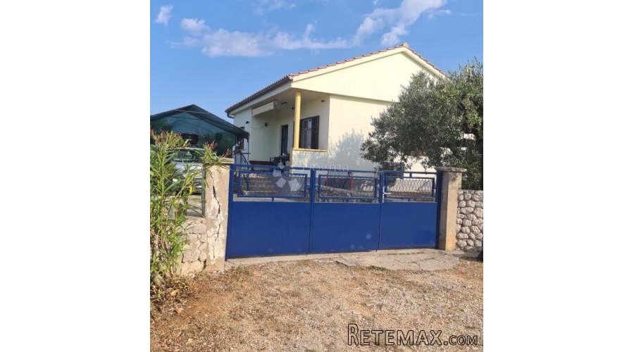 Prizemnica u okolici Rogoznice