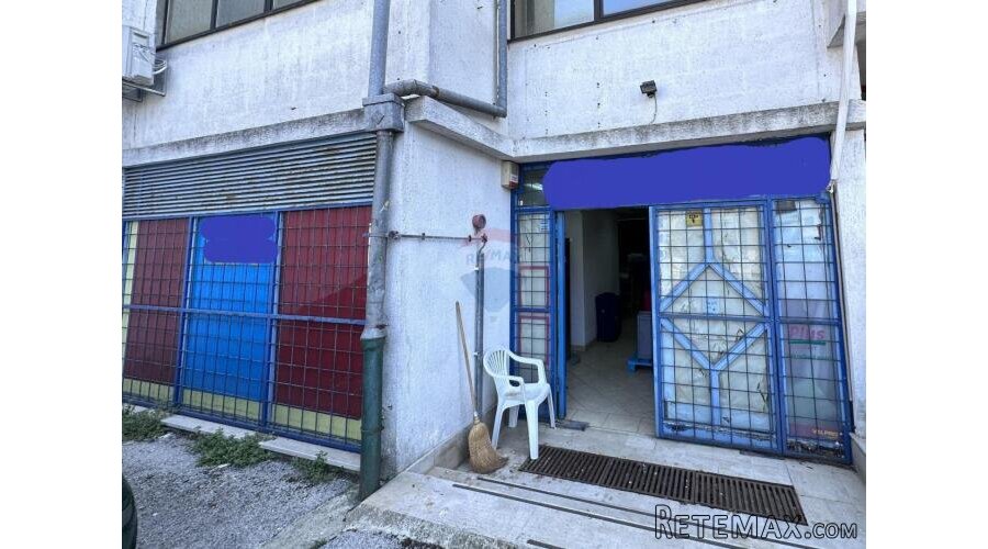 Istra, Pula, poslovni prostor u naselju Stoja
