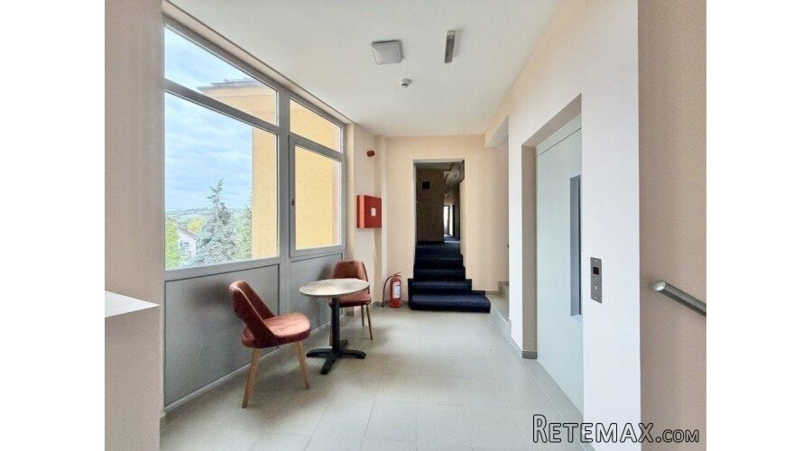 Na prodaju hotel u srcu Preljine - 13