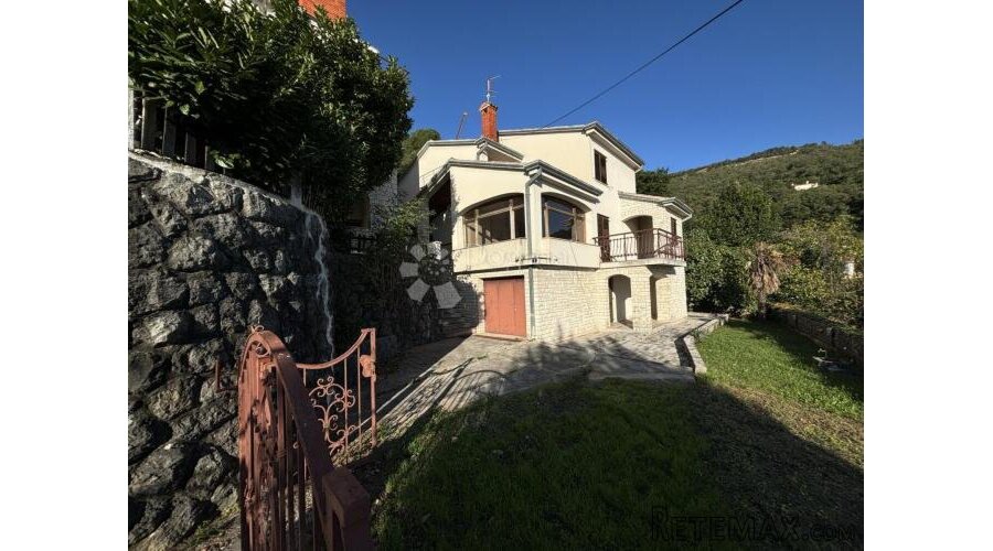 OPATIJA, centar, kuća 300m2, S POGLEDOM