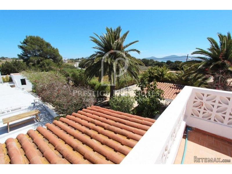 4 bedrooms house about 3 minutes from..