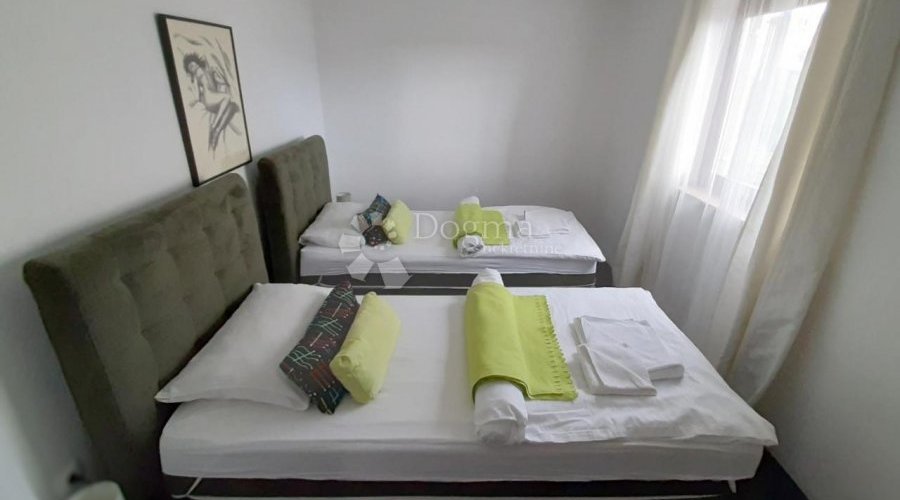 MALINSKA - APARTMANSKA KUĆA S DVA BAZENA - 9