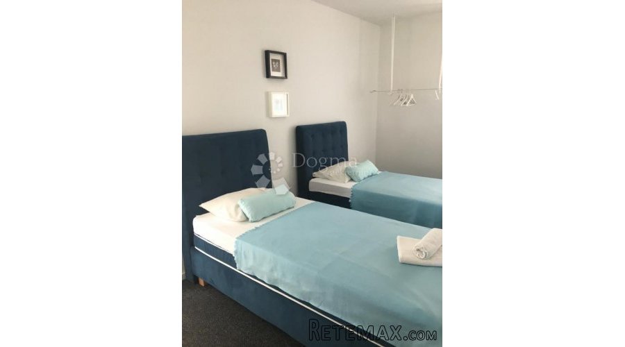 MALINSKA - APARTMANSKA KUĆA S DVA BAZENA - 10