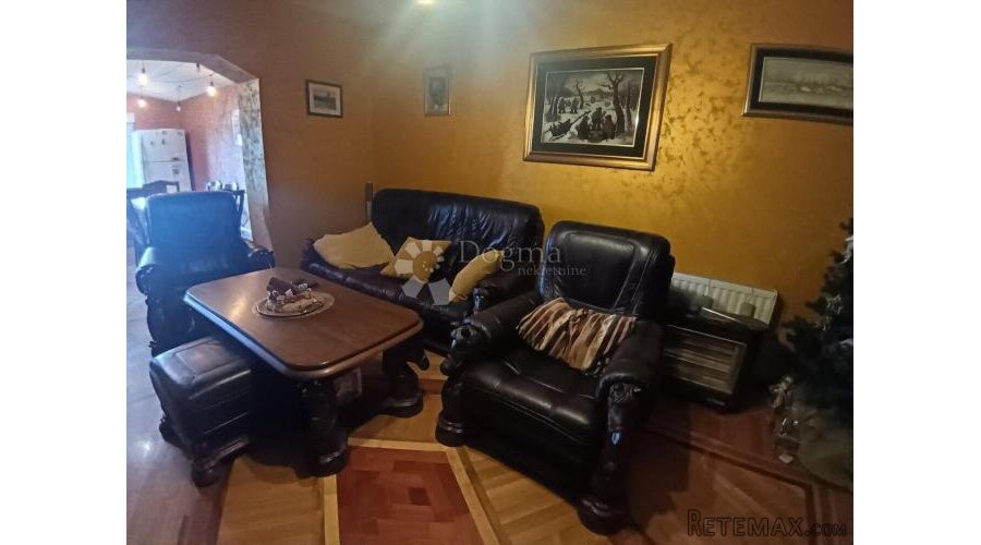 Kuća sa 2 stana i bazenom u Tenji! - 3
