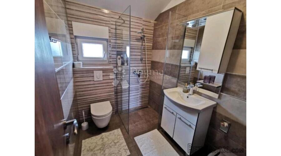 Kuća s 3 apartmana u mirnom dijelu Vodica! - 8