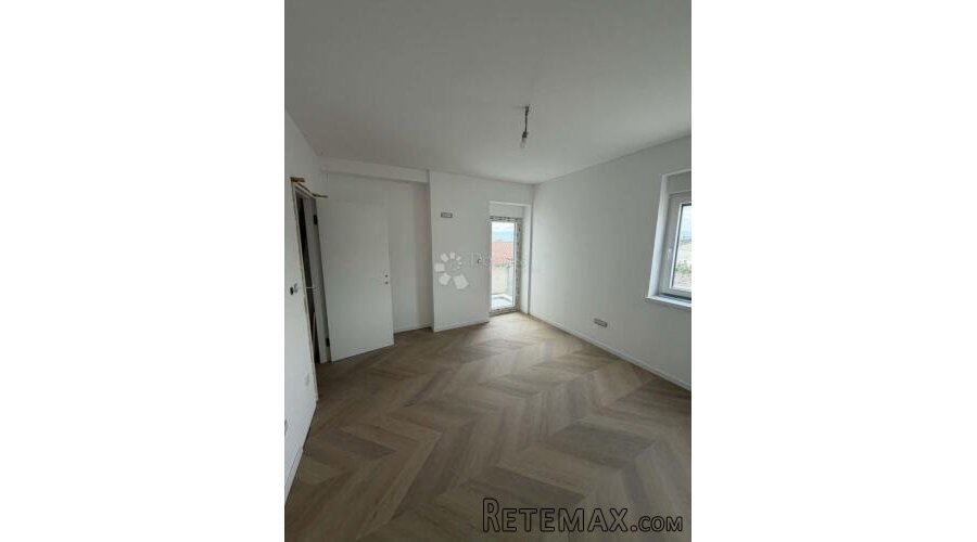 Moderan višeetažni stan 220m² s pogledom na more – Kostrena - 3