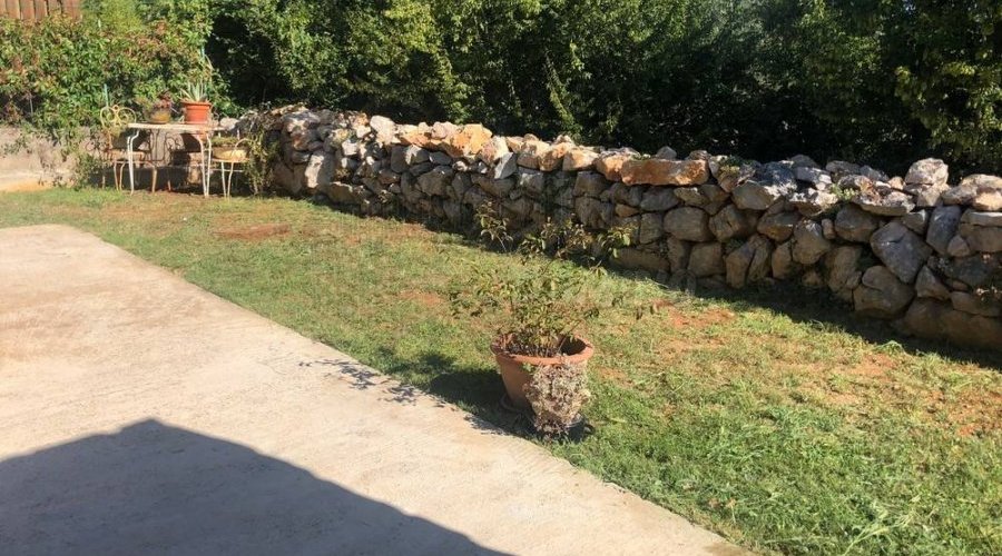 Mala samostojeća kuća s prekrasnim vrtom! - 2