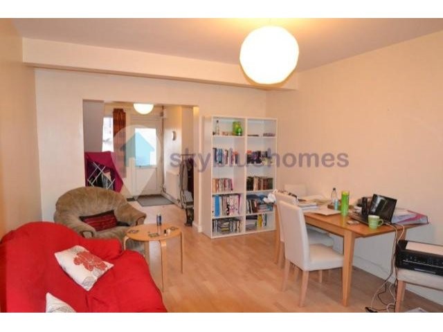 House - NO AGENCY FEE AND FLAT SCREEN..