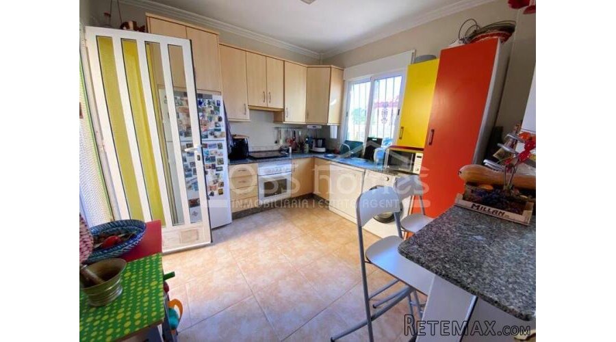 NEW LISTING TO VOSS HOMES - An impressive and large 4 bed.. - 12