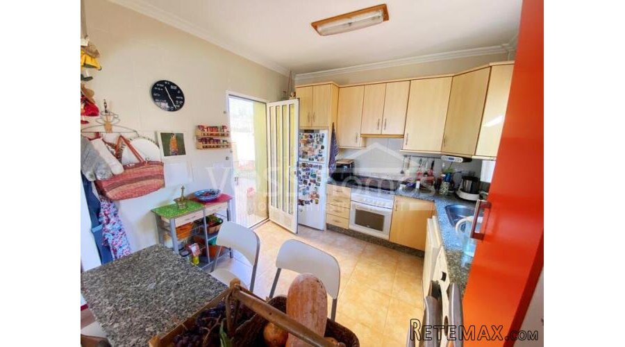 NEW LISTING TO VOSS HOMES - An impressive and large 4 bed.. - 13