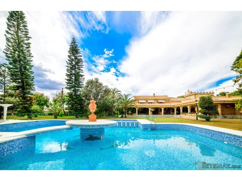 6 Bedrooms - Finca - Alicante - For Sale