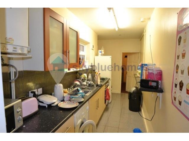 House - NO AGENCY FEE AND FLAT SCREEN.. - 2