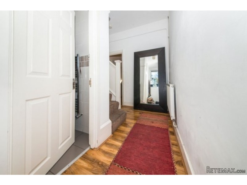3 bedroom, Flat house for sale - 2