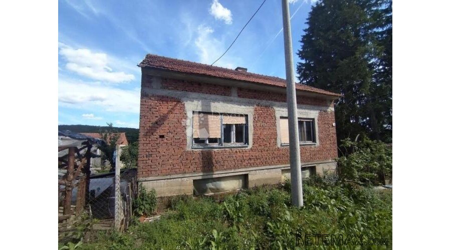 Kuća za adaptaciju s velikom okućnicom-Novi Bošnjani