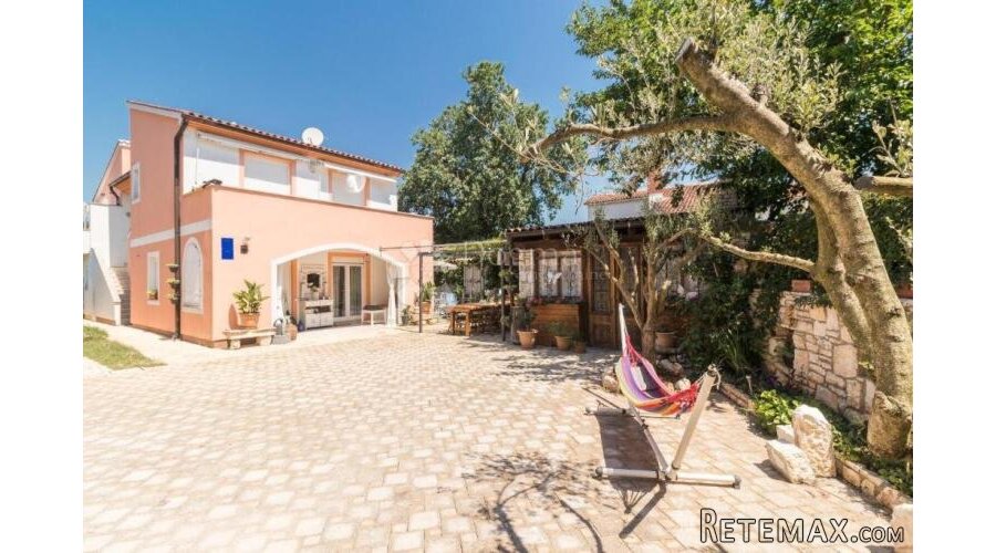 EKSKLUZIVNO! APARTMANSKA VILA U BLIZINI MORA