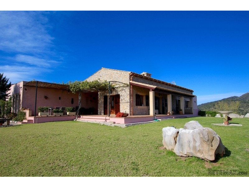 Country house in quite and nice..
