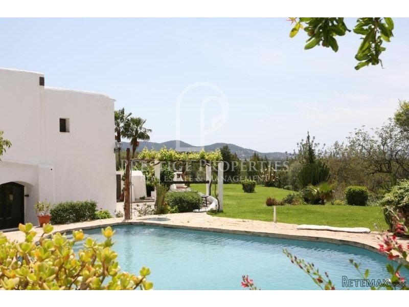 Lovely stately finca close to Santa..
