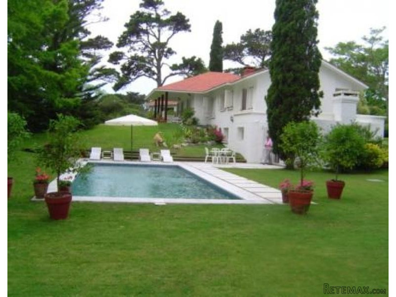3 Bedroom House - For Rent - Golf
