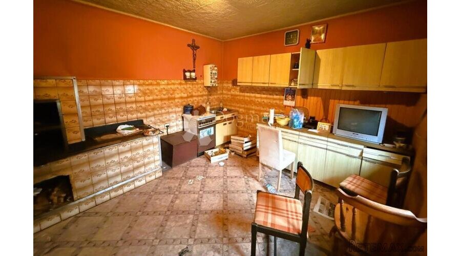 Kuća s brojnim gospodarskim objektima - 3