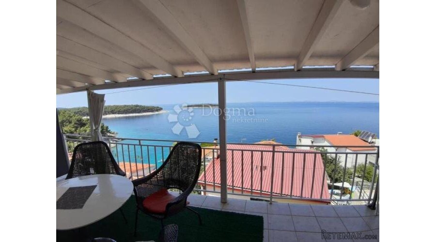 PRIMOŠTEN- KUĆA S 9 APARTMANA I TOP POGLEDOM - 2