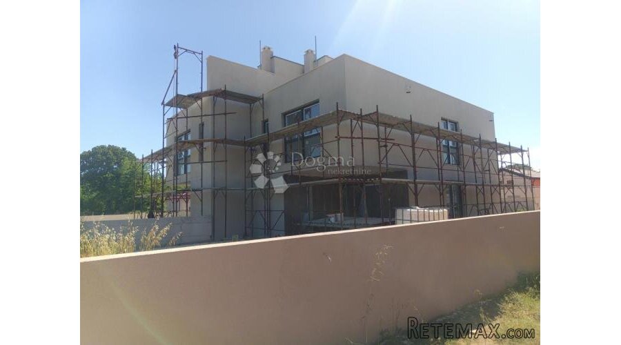 Novogradnja - 127,5m2 s bazenom i krovnom terasom