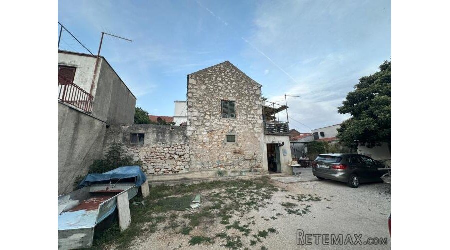 RIJETKOST! Građevinsko zemljište s tri objetka u samom srcu - 2