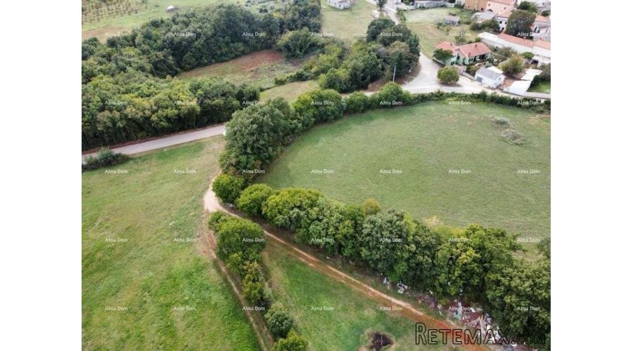 Prodaje se građevinsko zemljište površine 3785 m2 - 4