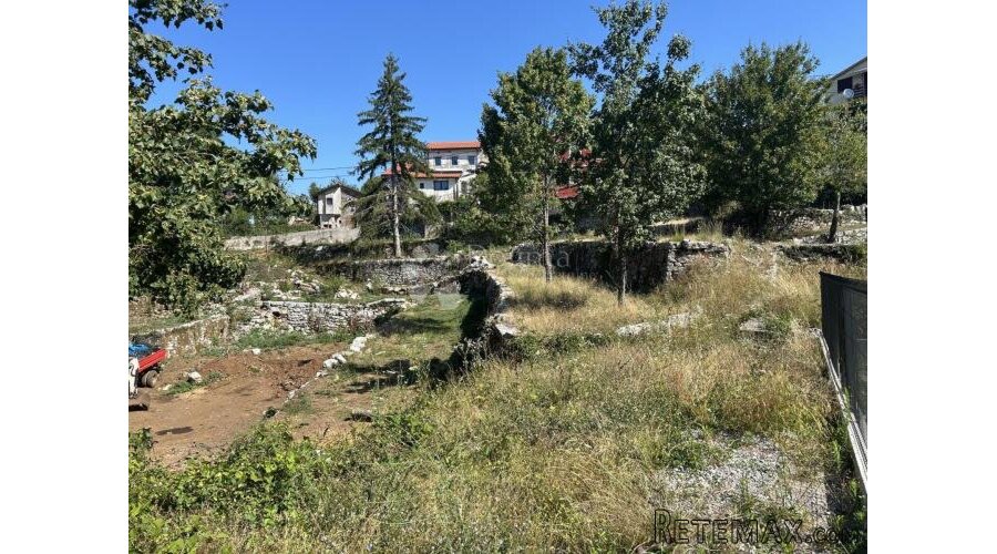 MATULJI JURDANI GRAĐEVINSKI TEREN