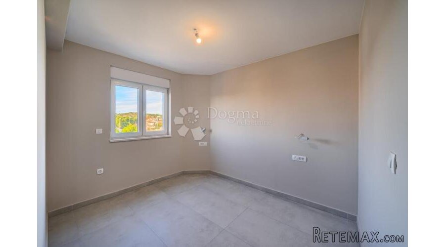 BRODARICA- PENTHOUSE 120M OD MORA BS4 - 2