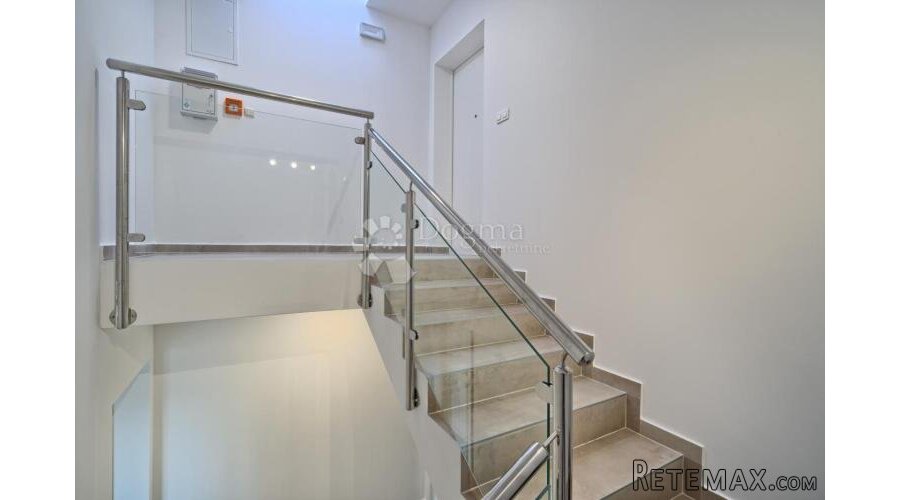 BRODARICA- PENTHOUSE 120M OD MORA BS4 - 3