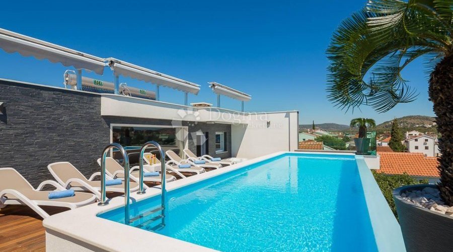 VILLA SA BAZENOM U ROGOZNICI, PRILIKA! - 3