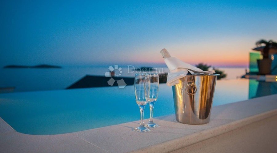 VILLA SA BAZENOM U ROGOZNICI, PRILIKA! - 7