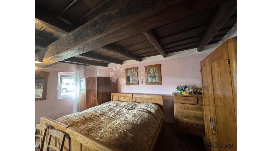 Tradicionalna kuća s velikom okućnicom u Đurđevcu