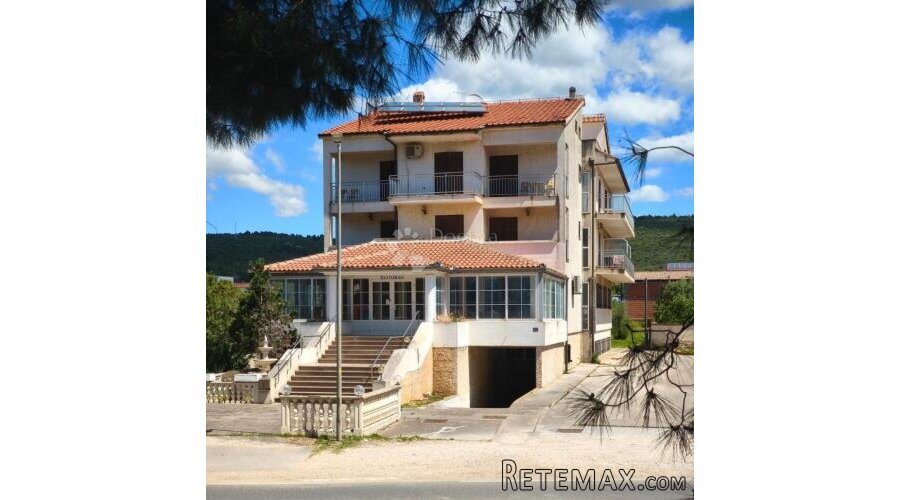 Sukošan - obiteljski hotel sa restoranom blizu mora