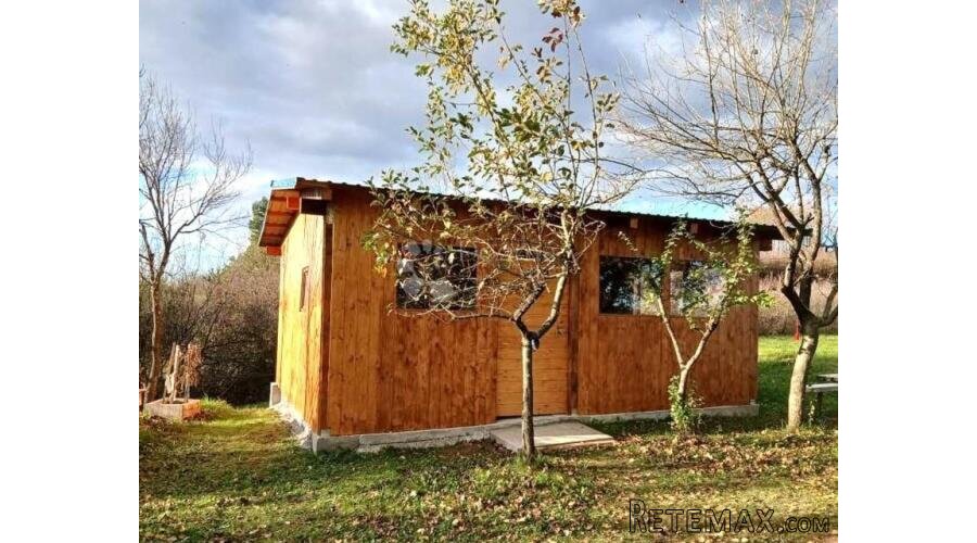 Poljoprivredno zemljište sa kamp kućicom