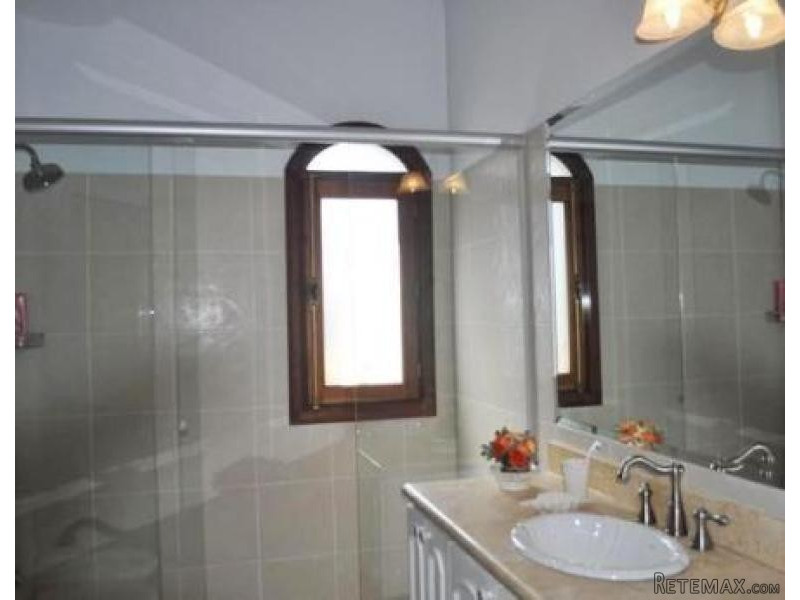 4 Bedroom House - For Rent - Golf - 2