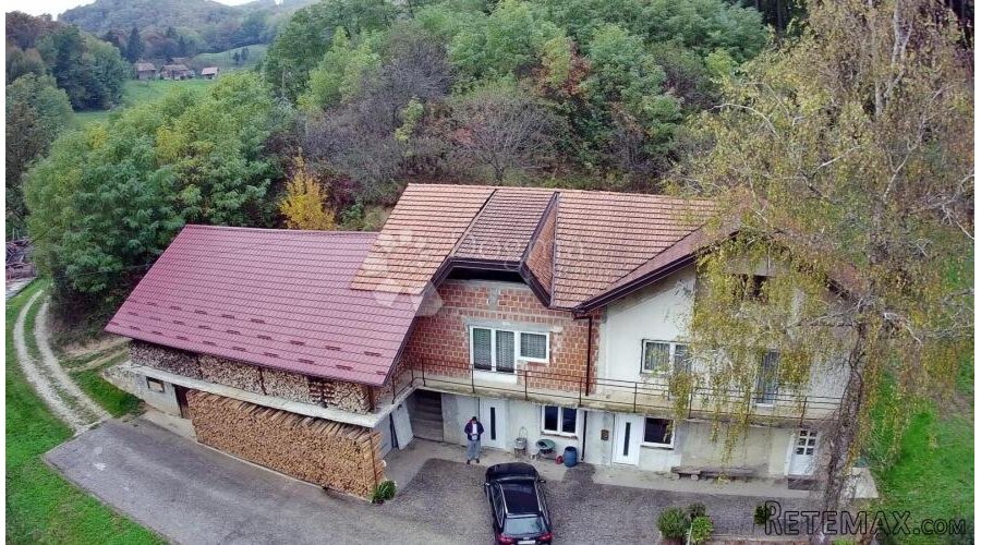 Imanje sa odvojenim stambenim prostorima i pomoćnom zgradom! - 2