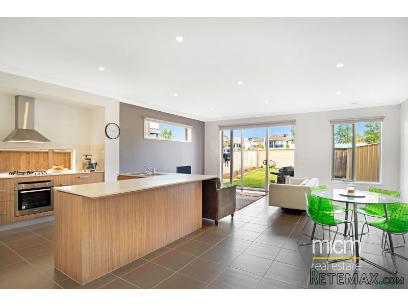 Charming 3 Bedroom Home Overlooking the.. - 2