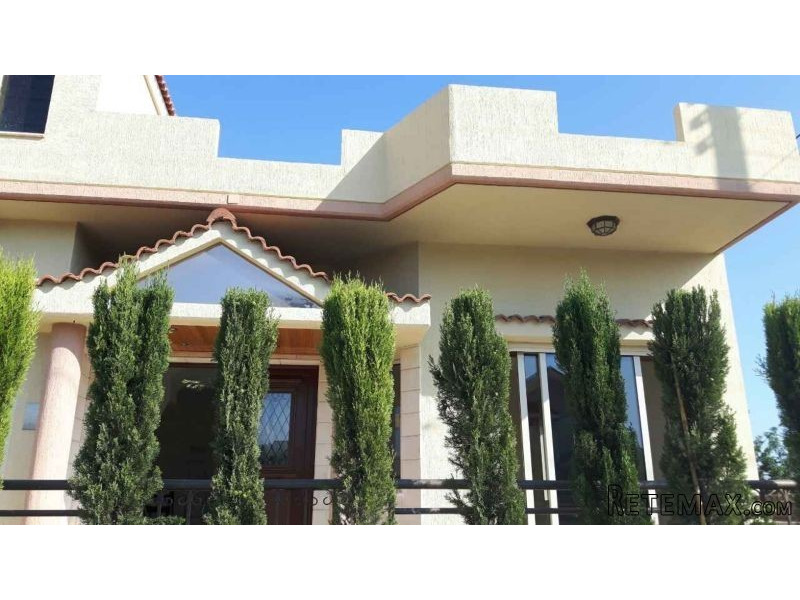 3 bed house with separate apartment