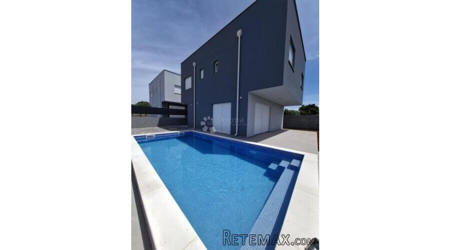 Moderna vila sa bazenom
